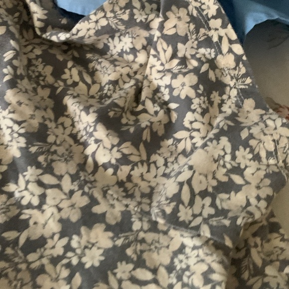 Old Navy Floral Gray Women's Top Size 2X - Picture 8 of 8